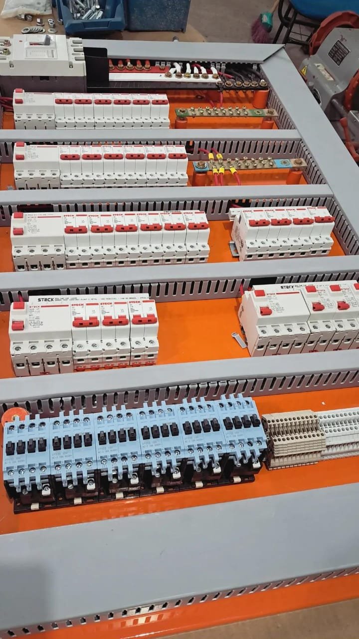 Fabricação de quadros elétricos